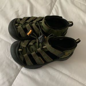 Keen shoes size 11